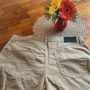 Men’s khaki pants